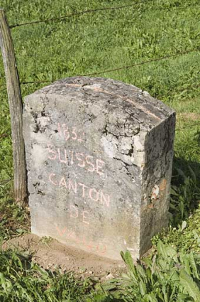 Borne n° 59 : inscription côté Suisse. © Région Bourgogne-Franche-Comté, Inventaire du patrimoine