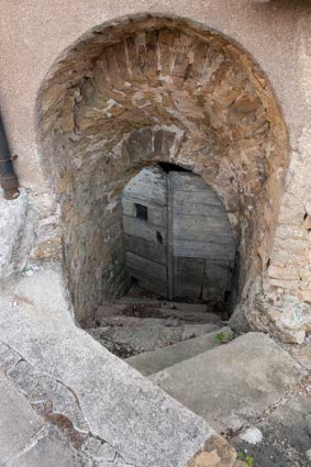 Entrée de cave de la maison au 10 rue de la Grande Côte (2010 AL 77). © Région Bourgogne-Franche-Comté, Inventaire du patrimoine