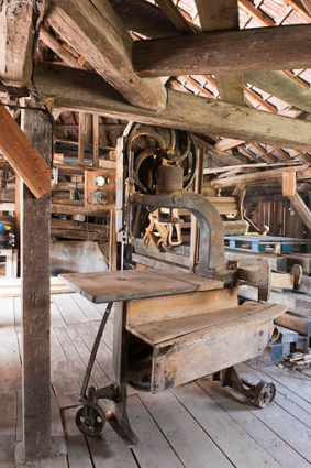 Scierie Courtot, rue du Pont : scie à ruban. © Région Bourgogne-Franche-Comté, Inventaire du patrimoine