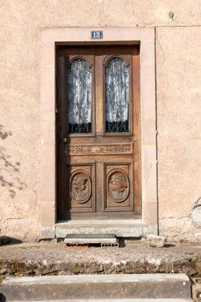 Logis (côté rue) : porte d'entrée. © Région Bourgogne-Franche-Comté, Inventaire du patrimoine