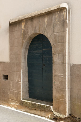 Porte en plein-cintre sur la rue de la Glacière. © Région Bourgogne-Franche-Comté, Inventaire du patrimoine