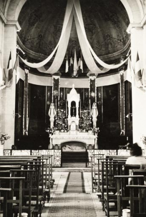 Vue d'ensemble du maître-autel, avant 1960. © Région Bourgogne-Franche-Comté, Inventaire du patrimoine