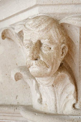 Cheminée du salon. Portrait présumé de Ferdinand Sahler. © Région Bourgogne-Franche-Comté, Inventaire du patrimoine