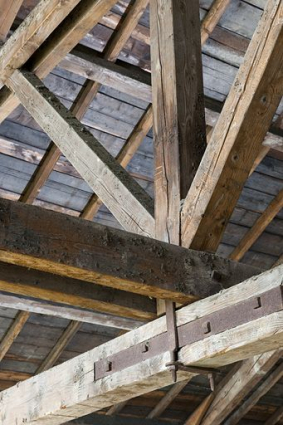 Entrepôt industriel. Charpente : jonction poinçon-entrait. © Région Bourgogne-Franche-Comté, Inventaire du patrimoine