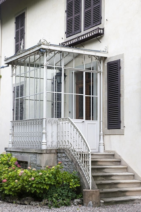 Escalier sur la façade est. © Région Bourgogne-Franche-Comté, Inventaire du patrimoine