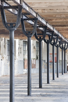 Atelier de fabrication nord. File de colonnes depuis le sud-est. © Région Bourgogne-Franche-Comté, Inventaire du patrimoine