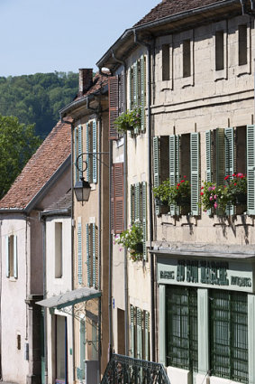 Maison, rue Thiers : maison à l'enseigne "Au Bon Marché". © Région Bourgogne-Franche-Comté, Inventaire du patrimoine