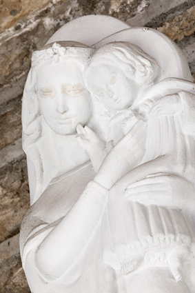 Statue de Vierge à l'Enfant, détail : vue en buste. © Région Bourgogne-Franche-Comté, Inventaire du patrimoine