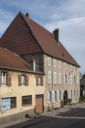Vue générale de trois quart gauche depuis la rue Arago. © Région Bourgogne-Franche-Comté, Inventaire du patrimoine Vue générale de trois quart gauche depuis la rue Arago. © Région Bourgogne-Franche-Comté, Inventaire du patrimoine
