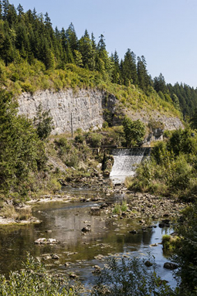 Le barrage dans les gorges de Fourpéret. © Région Bourgogne-Franche-Comté, Inventaire du patrimoine Le barrage dans les gorges de Fourpéret. © Région Bourgogne-Franche-Comté, Inventaire du patrimoine