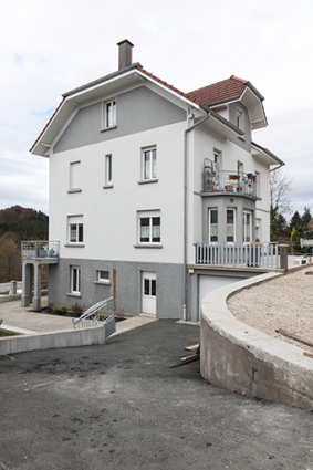 Maison : façade latérale gauche. © Région Bourgogne-Franche-Comté, Inventaire du patrimoine Maison : façade latérale gauche. © Région Bourgogne-Franche-Comté, Inventaire du patrimoine