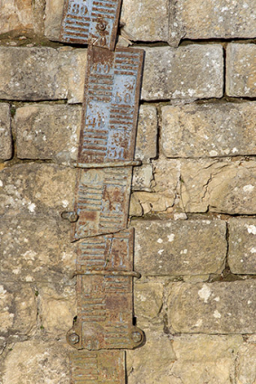 Echelle limnimétrique. © Région Bourgogne-Franche-Comté, Inventaire du patrimoine Echelle limnimétrique. © Région Bourgogne-Franche-Comté, Inventaire du patrimoine