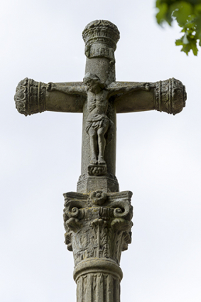 Le haut de la croix avec le Christ crucifié. © Région Bourgogne-Franche-Comté, Inventaire du patrimoine