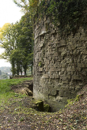 Autour de la tour est.  © Région Bourgogne-Franche-Comté, Inventaire du patrimoine