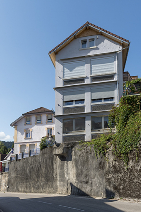 Façade latérale droite : bâtiment de 1893-1894 à gauche, de 1913 environ à droite. © Région Bourgogne-Franche-Comté, Inventaire du patrimoine Façade latérale droite : bâtiment de 1893-1894 à gauche, de 1913 environ à droite. © Région Bourgogne-Franche-Comté, Inventaire du patrimoine