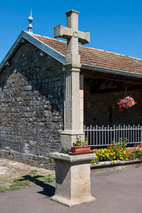 Calvaire à côté du lavoir communal. © Région Bourgogne-Franche-Comté, Inventaire du patrimoine