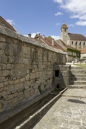 Fontaine-lavoir, 1 rue du Pâquis : l'arrivée d'eau. © Région Bourgogne-Franche-Comté, Inventaire du patrimoine