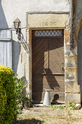 Détail de la porte et du linteau. (4 rue du Château.) © Région Bourgogne-Franche-Comté, Inventaire du patrimoine