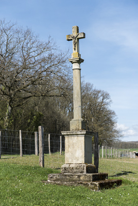 Croix de chemin rue des Mays Brochot. © Région Bourgogne-Franche-Comté, Inventaire du patrimoine Croix de chemin rue des Mays Brochot. © Région Bourgogne-Franche-Comté, Inventaire du patrimoine
