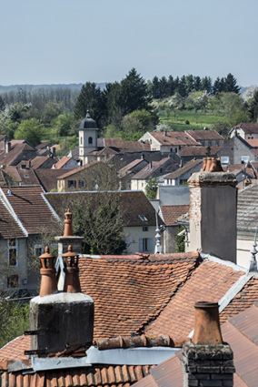 La rue depuis les toits. © Région Bourgogne-Franche-Comté, Inventaire du patrimoine La rue depuis les toits. © Région Bourgogne-Franche-Comté, Inventaire du patrimoine