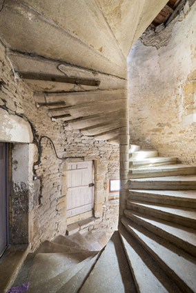 Esacalier situé dans l'ancien prieuré. © Région Bourgogne-Franche-Comté, Inventaire du patrimoine Esacalier situé dans l'ancien prieuré. © Région Bourgogne-Franche-Comté, Inventaire du patrimoine