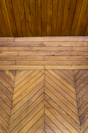 Détail sur le revêtement bois des murs dans les salles de classe. © Région Bourgogne-Franche-Comté, Inventaire du patrimoine