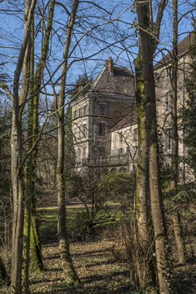 La façade sud-ouest, vue depuis le parc. © Région Bourgogne-Franche-Comté, Inventaire du patrimoine