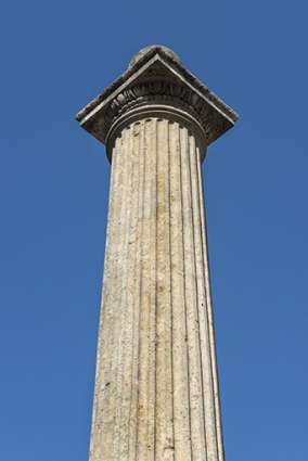 La colonne à fut cannelé. © Région Bourgogne-Franche-Comté, Inventaire du patrimoine La colonne à fut cannelé. © Région Bourgogne-Franche-Comté, Inventaire du patrimoine