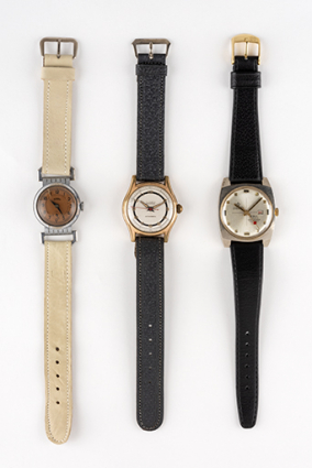 Montres-bracelets Mondia (à gauche), sans marque et E.R.C. (à droite). (Collection musée du Temps, Besançon). © Région Bourgogne-Franche-Comté, Inventaire du patrimoine