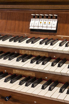 Orgue de l'église Saint-Joseph, détail des inscriptions. © Région Bourgogne-Franche-Comté, Inventaire du patrimoine