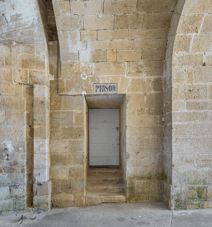 Pavillon d'entrée : porte de la prison. © Région Bourgogne-Franche-Comté, Inventaire du patrimoine
