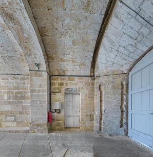 Le passage voûté : porte d'entrée du corps de garde. © Région Bourgogne-Franche-Comté, Inventaire du patrimoine