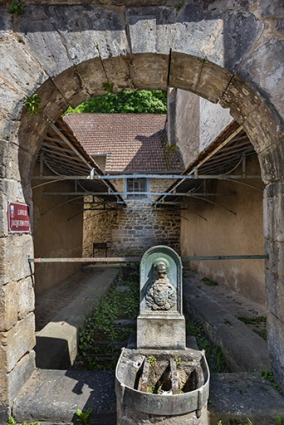 L'arc central de la fontaine-lavoir. © Région Bourgogne-Franche-Comté, Inventaire du patrimoine