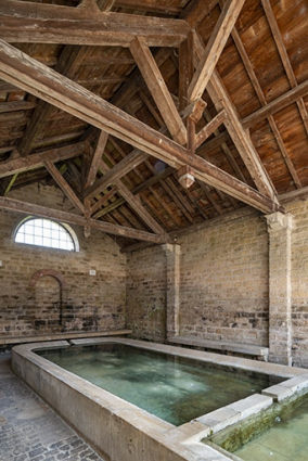 L'intérieur du lavoir, depuis l'entrée. © Région Bourgogne-Franche-Comté, Inventaire du patrimoine