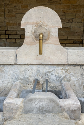 La borne de la fontaine de face. © Région Bourgogne-Franche-Comté, Inventaire du patrimoine La borne de la fontaine de face. © Région Bourgogne-Franche-Comté, Inventaire du patrimoine