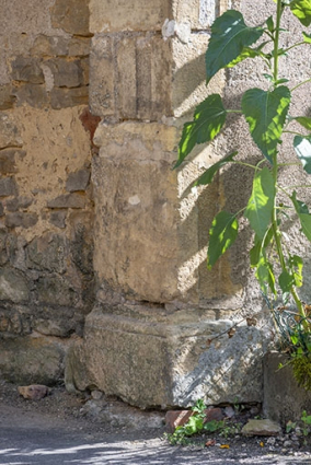 La base du piédroit du portail. © Région Bourgogne-Franche-Comté, Inventaire du patrimoine