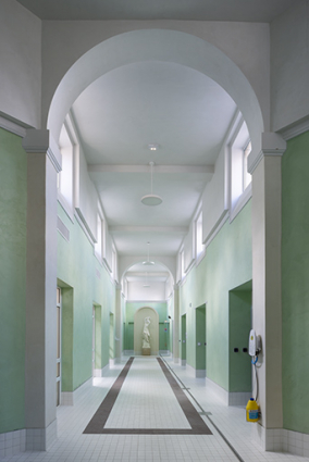 Galerie des Hommes, vue en direction du sud. © Région Bourgogne-Franche-Comté, Inventaire du patrimoine