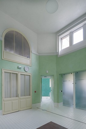 Salle de douche du pavillon d'angle nord-est. © Région Bourgogne-Franche-Comté, Inventaire du patrimoine