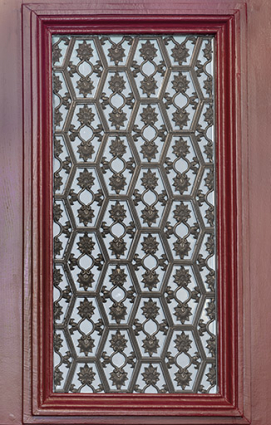 Vestibule, porte côté cour : grille en fonte. © Région Bourgogne-Franche-Comté, Inventaire du patrimoine