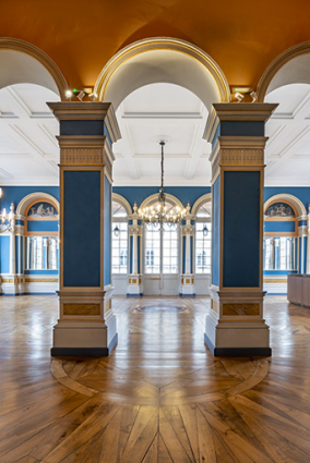 Foyer, vu de l'antichambre en hémicycle. © Région Bourgogne-Franche-Comté, Inventaire du patrimoine