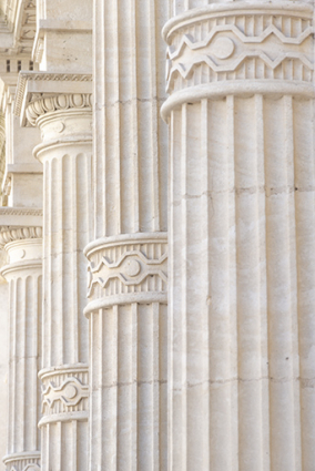 Façade antérieure, rez-de-chaussée : détail des colonnes, vues en enfilade. © Région Bourgogne-Franche-Comté, Inventaire du patrimoine