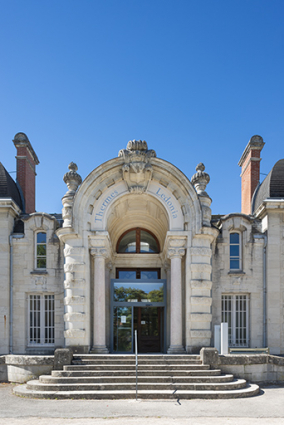 Façade principale, portail. © Région Bourgogne-Franche-Comté, Inventaire du patrimoine