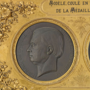 Médaille en l'honneur de Jean-Marie de Grimaldi, face (Salins-les-Bains, musée municipal). © Région Bourgogne-Franche-Comté, Inventaire du patrimoine