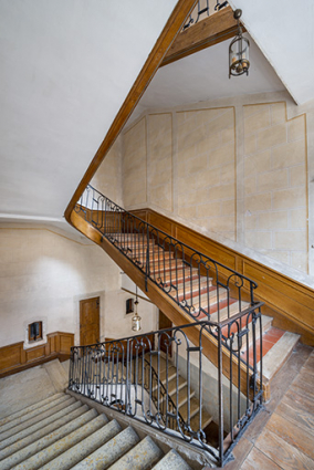 Vue de l'escalier depuis le palier du premier étage. © Région Bourgogne-Franche-Comté, Inventaire du patrimoine Vue de l'escalier depuis le palier du premier étage. © Région Bourgogne-Franche-Comté, Inventaire du patrimoine