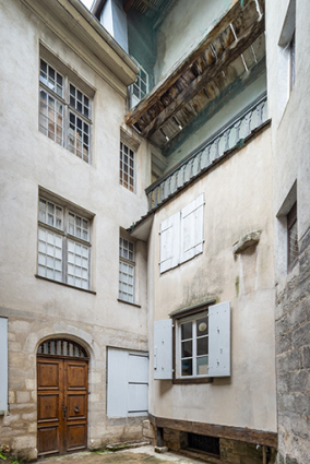 Ailes ouest et nord depuis la cour. © Région Bourgogne-Franche-Comté, Inventaire du patrimoine Ailes ouest et nord depuis la cour. © Région Bourgogne-Franche-Comté, Inventaire du patrimoine