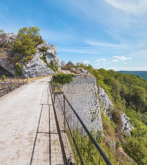 Le pont et vue partielle de la contrescarpe. © Région Bourgogne-Franche-Comté, Inventaire du patrimoine