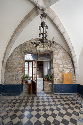 Pièce voûtée (rez-de-chaussée de la tour). © Région Bourgogne-Franche-Comté, Inventaire du patrimoine Pièce voûtée (rez-de-chaussée de la tour). © Région Bourgogne-Franche-Comté, Inventaire du patrimoine