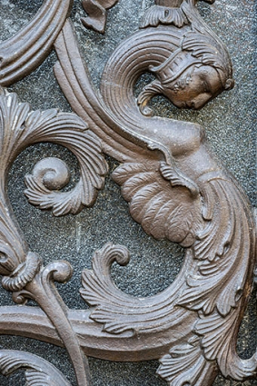 Détail de la grille gauche de la porte cochère. © Région Bourgogne-Franche-Comté, Inventaire du patrimoine