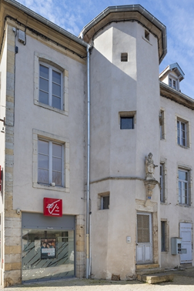 Trois quarts gauche de la tour d'escalier. © Région Bourgogne-Franche-Comté, Inventaire du patrimoine