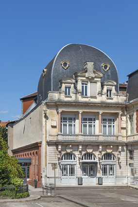 Bâtiment d'entrée : façade antérieure, de trois quarts gauche. © Région Bourgogne-Franche-Comté, Inventaire du patrimoine